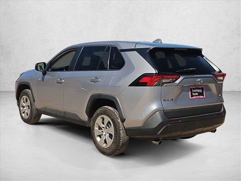 Used 2022 Toyota RAV4 LE w/ Carpet Mat Package (TMS) FWD image 8