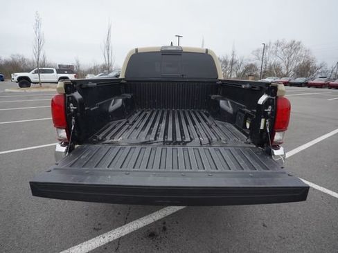 Used 2019 Toyota Tacoma TRD Off-Road image 16