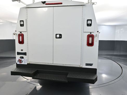 Used 2017 Chevrolet Express 3500 image 7