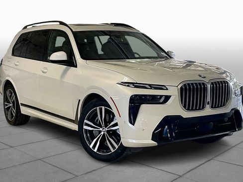 Used 2025 BMW X7 xDrive40i w/ M Sport Package image 2