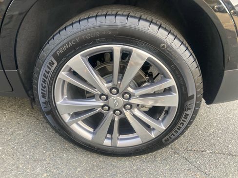 Used 2025 Cadillac XT5 Premium Luxury image 8