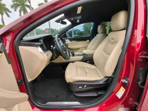 Used 2017 Cadillac XT5 FWD image 10