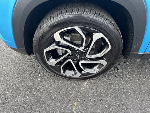 Used 2025 Chevrolet Trax RS w/ Driver Confidence Package image 12