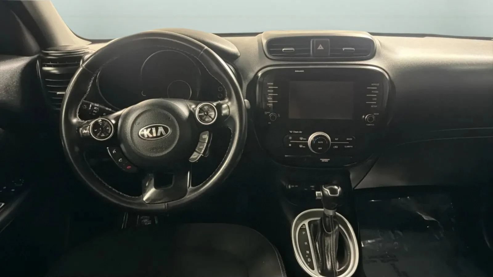 Used 2018 Kia Soul + FWD image 11