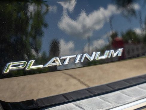 Used 2020 Ford Explorer Platinum w/ Premium Technology Package AWD/4WD image 16