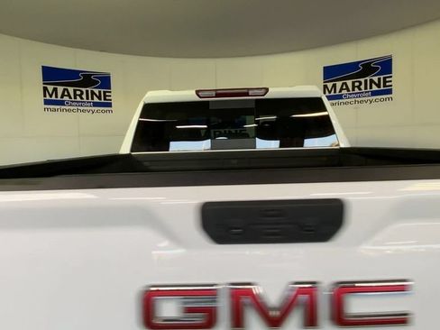 Used 2023 GMC Sierra 1500 SLT w/ SLT Convenience Package AWD/4WD image 9
