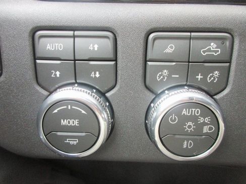 New 2026 GMC Sierra 3500 SLT w/ SLT Premium Package image 17