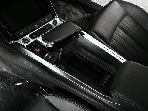 Used 2024 Audi Q8 e-tron Premium image 18