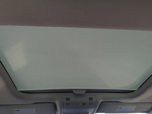 Certified 2021 Volkswagen Jetta SEL Premium image 31