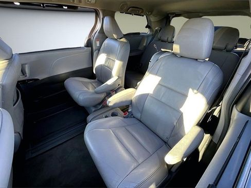 Used 2018 Toyota Sienna XLE Premium image 21