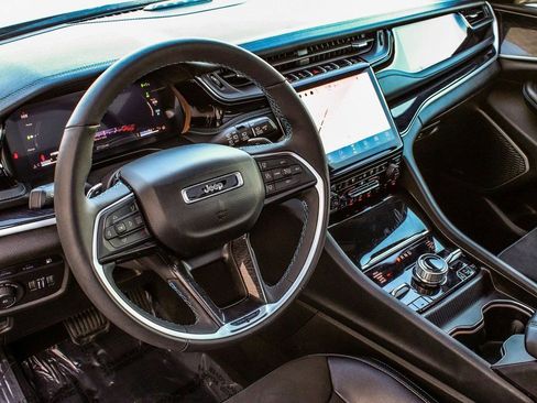 Used 2024 Jeep Grand Cherokee Trailhawk image 15