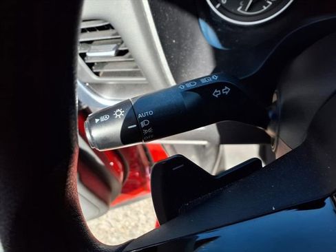 Used 2023 Nissan Rogue SV FWD image 9