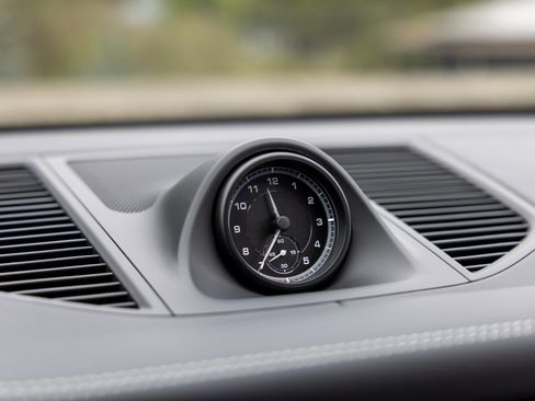 New 2025 Porsche Macan image 32