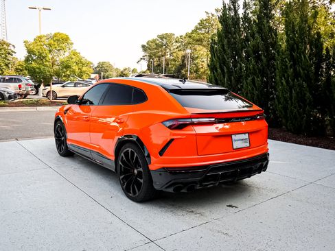 Used 2022 Lamborghini Urus AWD/4WD image 9