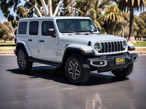 Used 2024 Jeep Wrangler Unlimited Sahara AWD/4WD image 4
