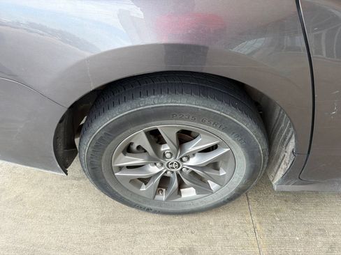 Used 2021 Toyota Sienna XLE FWD image 23