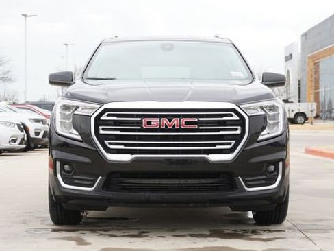 Used 2024 GMC Terrain SLT image 2