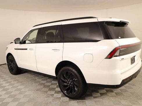 New 2025 Lincoln Navigator Reserve w/ Jet Appearance Package AWD/4WD image 24