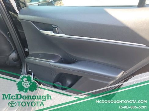 Certified 2022 Toyota Camry SE image 19