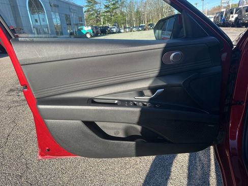 Used 2023 Hyundai Elantra Limited image 15