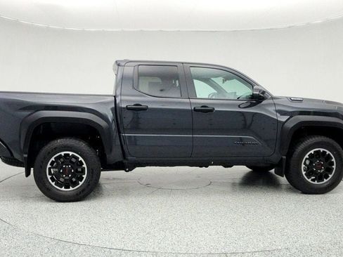 Used 2025 Toyota Tacoma TRD Sport image 4