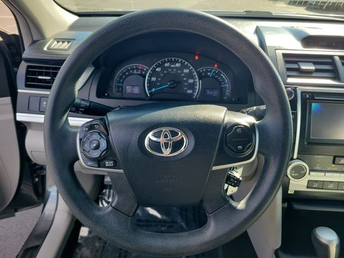 Used 2013 Toyota Camry LE image 14