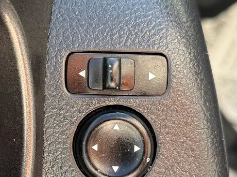 Used 2015 Nissan Rogue S AWD/4WD image 21