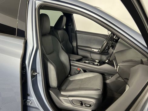 Used 2023 Lexus RZ 450e Premium image 31