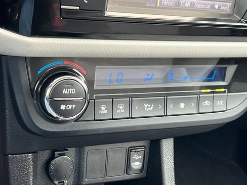 Used 2015 Toyota Corolla LE FWD image 19