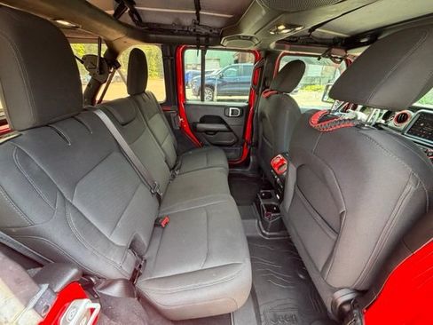 Used 2019 Jeep Wrangler Unlimited Sahara AWD/4WD image 14