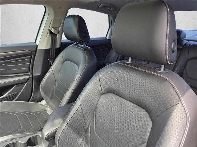 Used 2022 Volkswagen Jetta SEL FWD image 9
