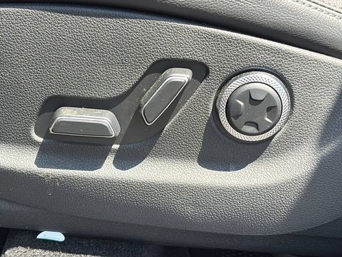 Certified 2026 Genesis GV70 2.5T AWD/4WD image 15