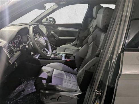 Certified 2025 Audi Q5 2.0T Premium Plus image 17