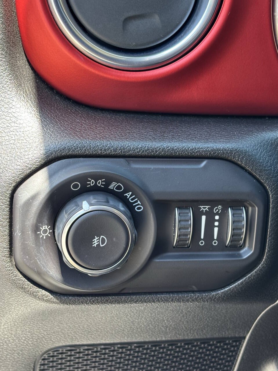 Used 2018 Jeep Wrangler Unlimited Rubicon AWD/4WD image 29