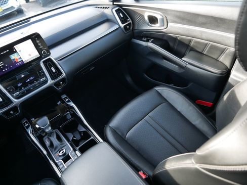 Certified 2022 Kia Sorento SX image 11