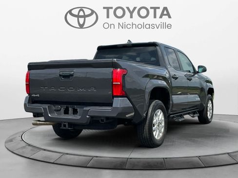 Used 2025 Toyota Tacoma SR5 AWD/4WD image 5