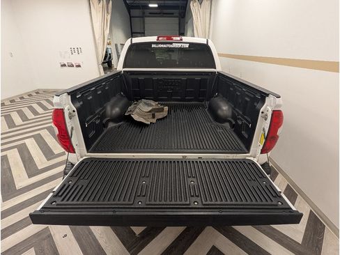 Used 2017 Toyota Tundra SR5 AWD/4WD image 25