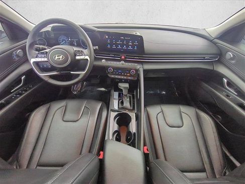 Certified 2025 Hyundai Elantra Limited FWD image 20