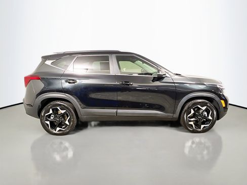 Used 2024 Kia Seltos EX image 3