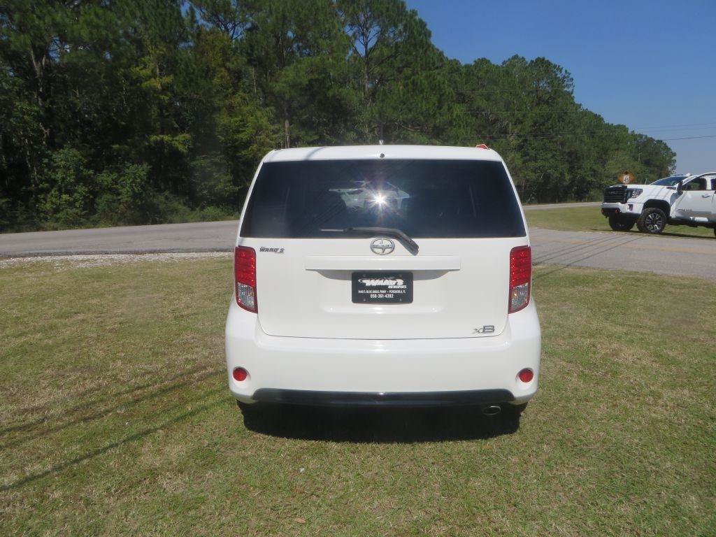 Used 2014 Scion xB FWD image 7