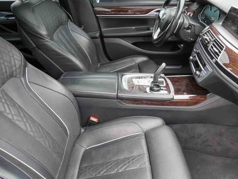 Used 2019 BMW 740i w/ Executive Package image 13