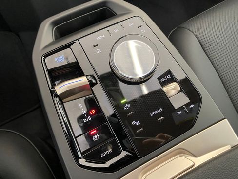 New 2026 BMW iX xDrive60 w/ Premium Package image 27