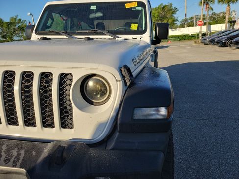 Used 2020 Jeep Gladiator Sport w/ Quick Order Package 24S image 2