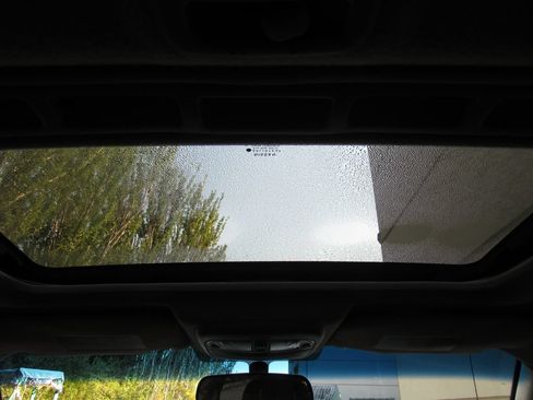 Used 2006 Nissan Sentra SE-R Spec V w/ (J01) Sunroof Pkg FWD image 23