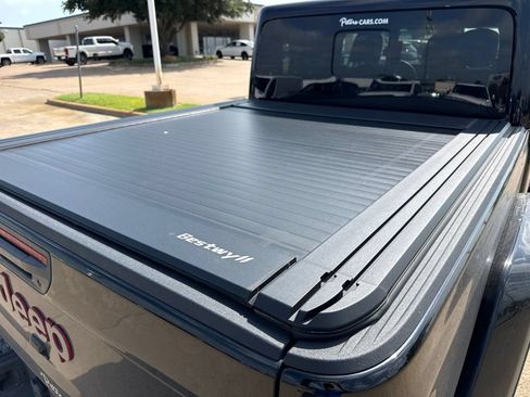 Used 2024 Jeep Gladiator Rubicon AWD/4WD image 9