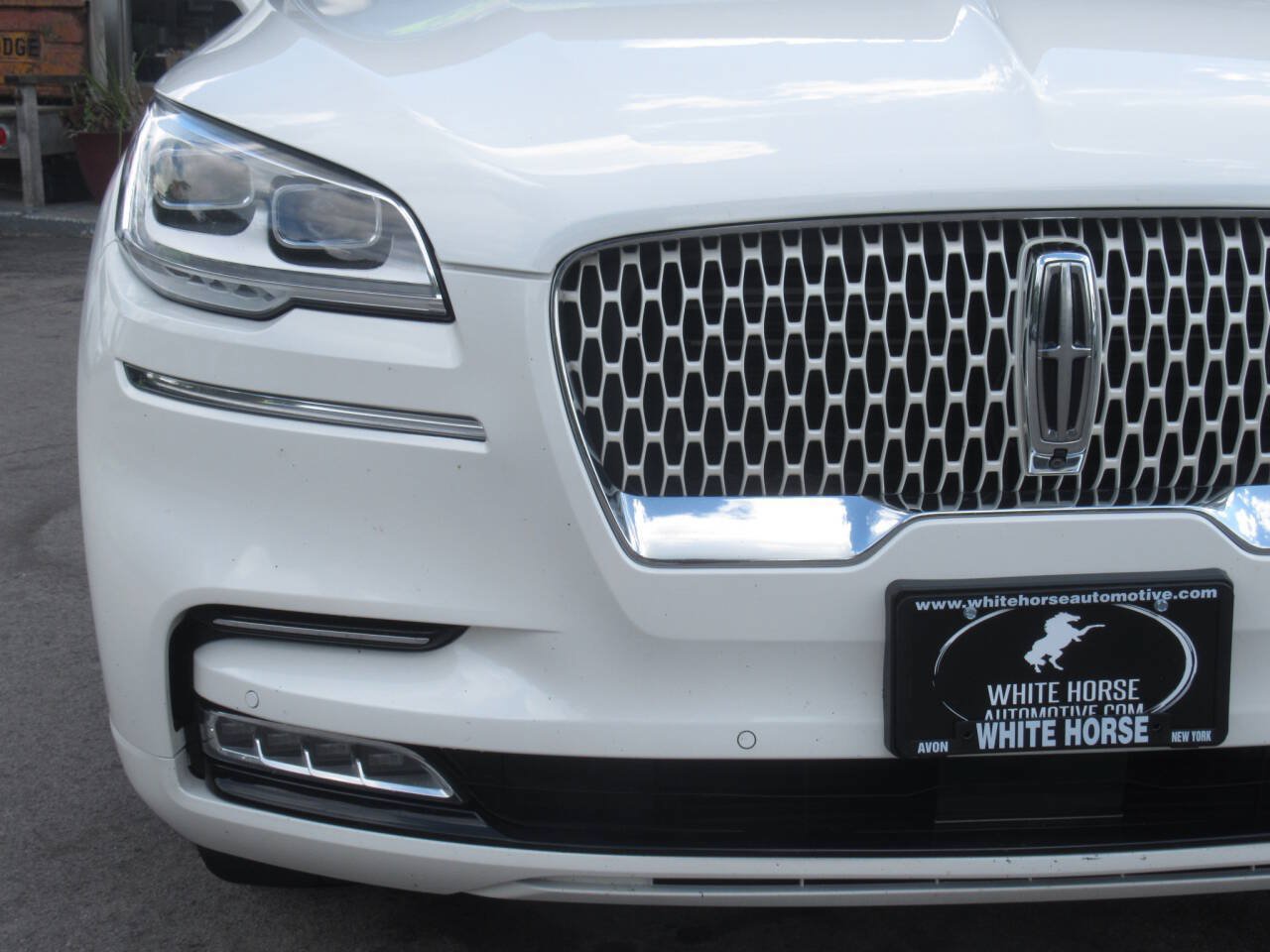 Used 2021 Lincoln Aviator Reserve AWD/4WD image 3