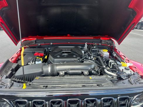 Used 2025 Jeep Wrangler Unlimited Sahara AWD/4WD image 10