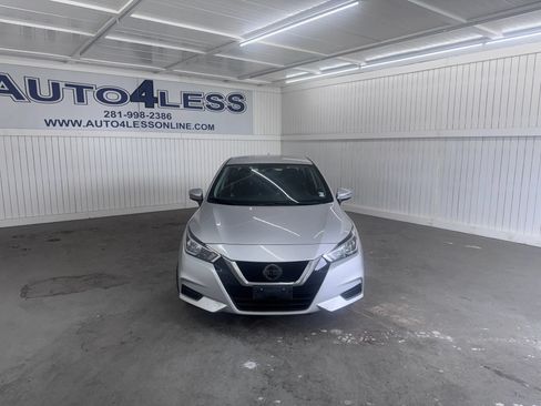 Used 2020 Nissan Versa SV FWD image 2