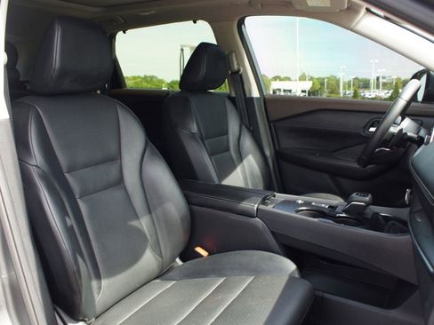 Used 2023 Nissan Rogue SV w/ SV Premium B Package FWD image 22