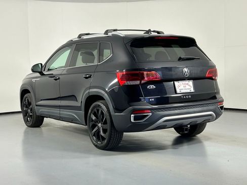Used 2022 Volkswagen Taos SE w/ Panoramic Sunroof Package FWD image 5